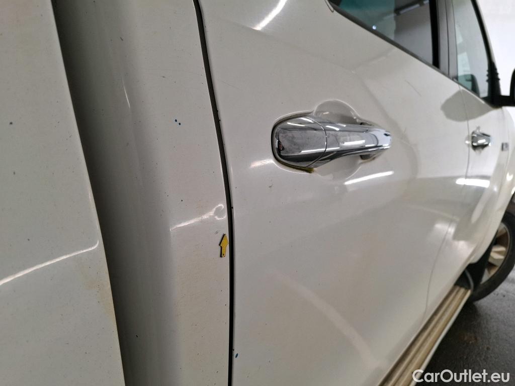  Toyota  Hilux TOYOTA  DC 4p Plateau double cabine 4WD 2.4 D-4D Double Cabine Légende #60