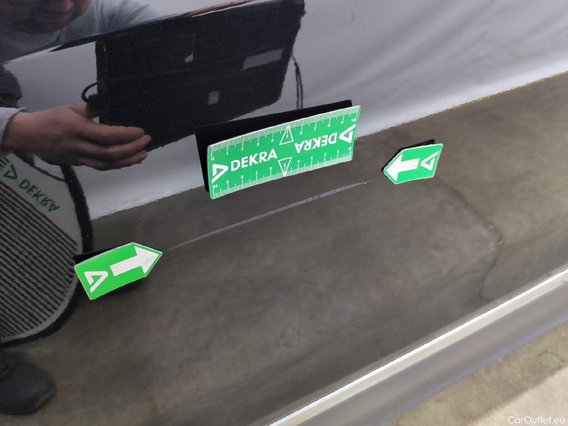  Volkswagen  Tiguan VOLKSWAGEN  / 2020 / 5P / SUV 2.0 TDI 150 DSG7 LIFE PLUS #42