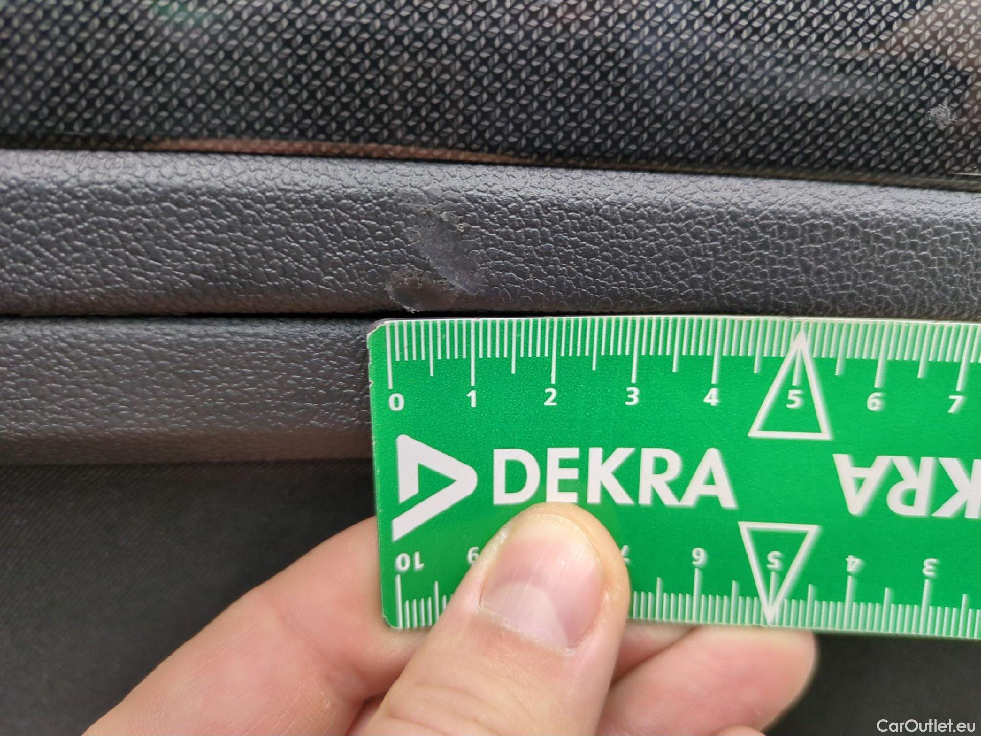  Volkswagen  Tiguan VOLKSWAGEN  / 2020 / 5P / SUV 2.0 TDI 150 DSG7 LIFE PLUS #17