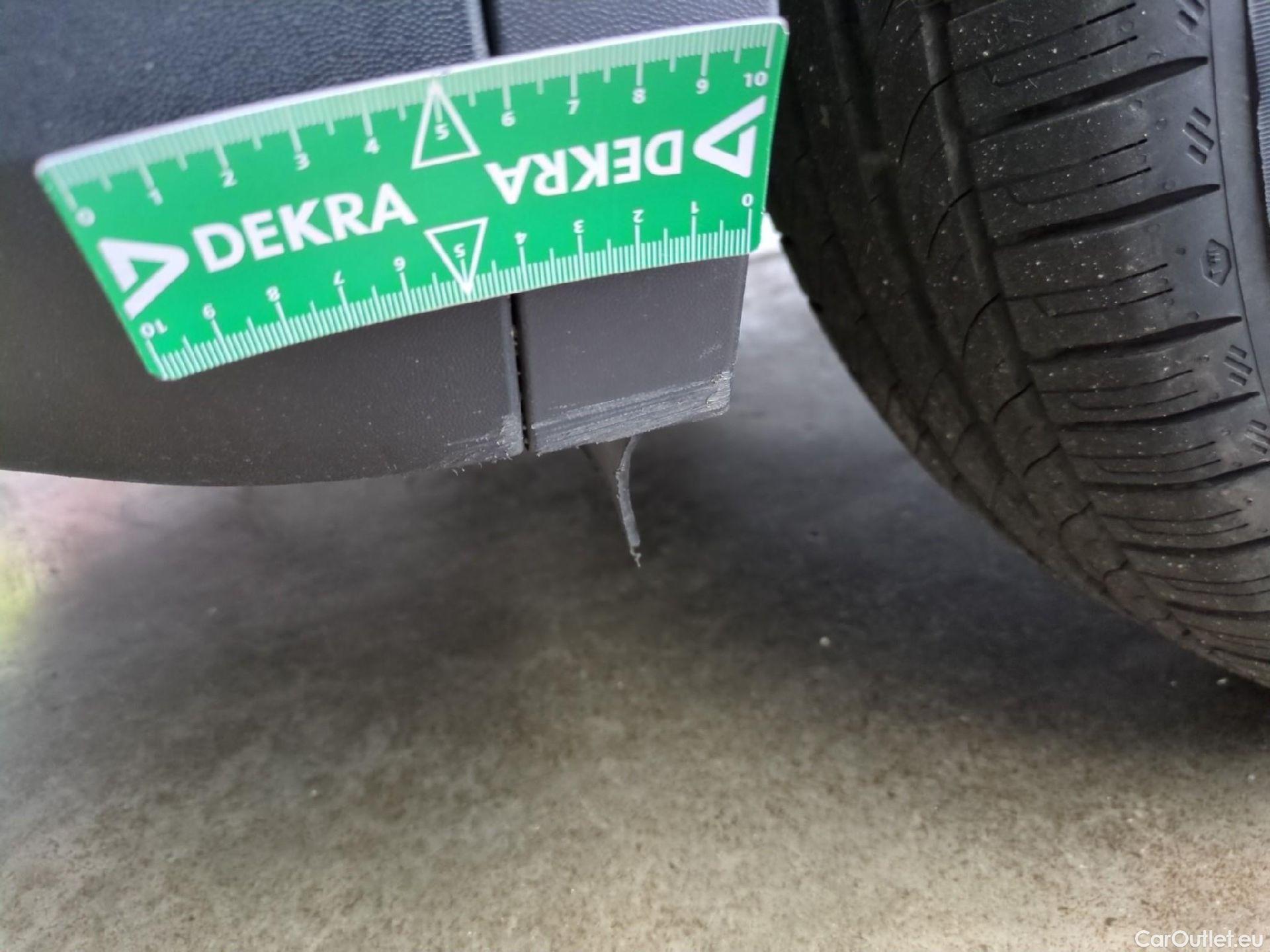  Volkswagen  Tiguan VOLKSWAGEN  / 2020 / 5P / SUV 2.0 TDI 150 DSG7 LIFE PLUS #40