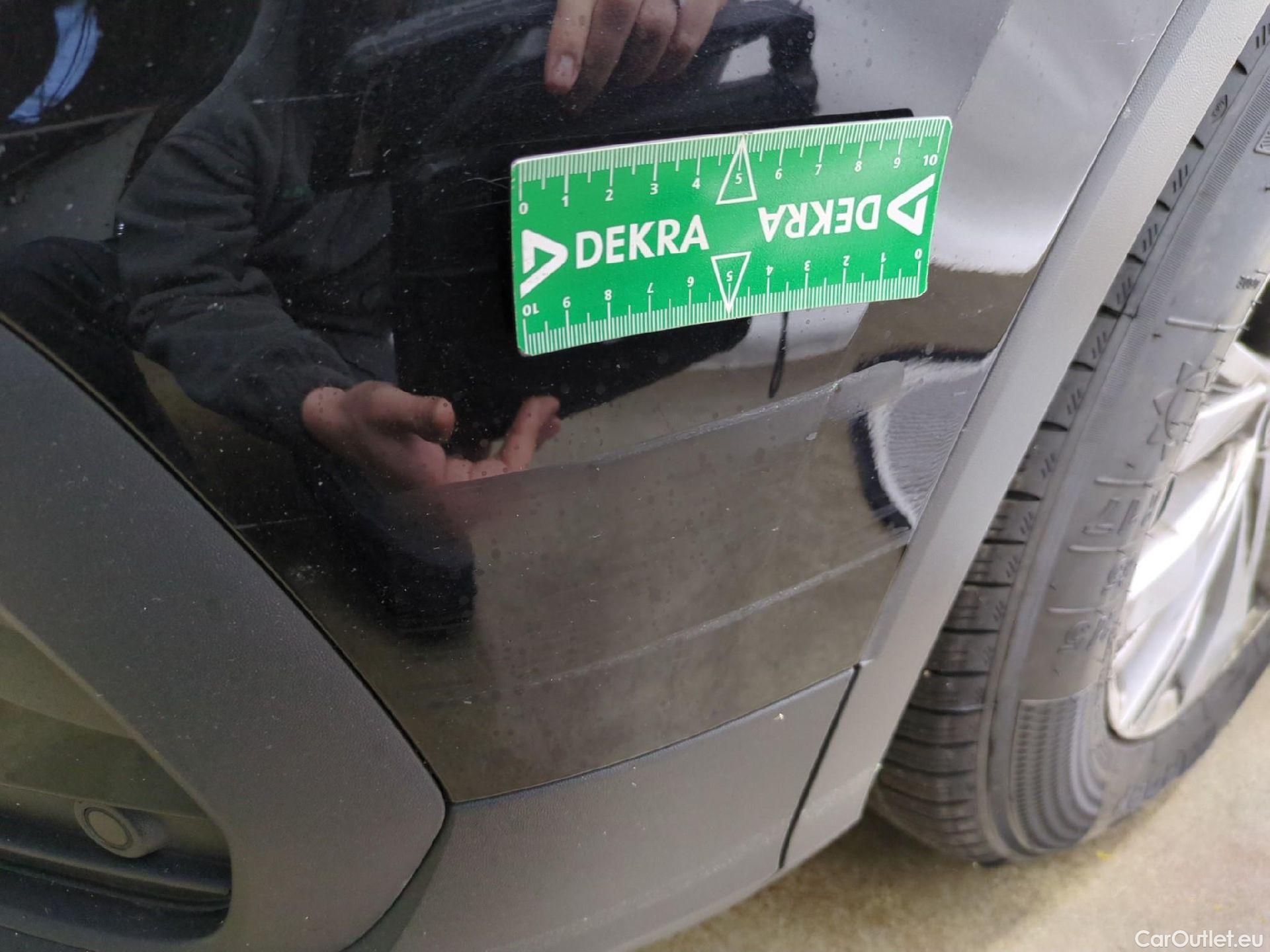  Volkswagen  Tiguan VOLKSWAGEN  / 2020 / 5P / SUV 2.0 TDI 150 DSG7 LIFE PLUS #33