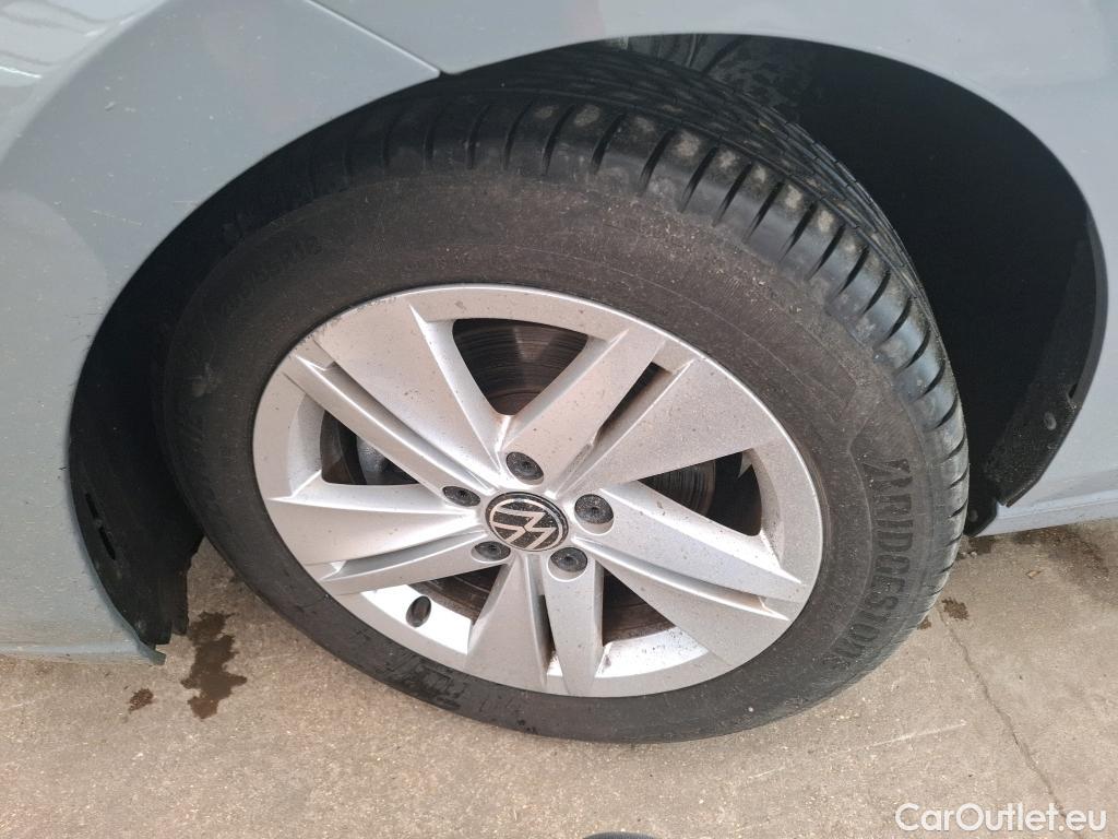  Volkswagen  Golf  VOLKSWAGEN / 2020 / 5P / Berline 2.0 TDI SCR 150 DSG7 Life Busi 1st #23