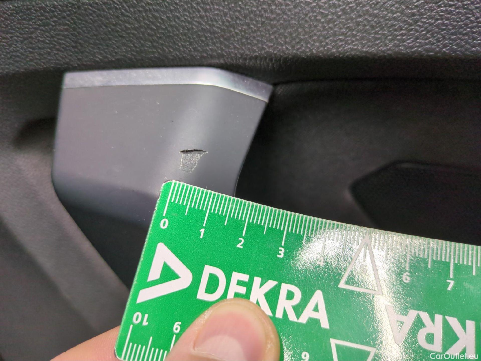  Volkswagen  Tiguan VOLKSWAGEN  / 2020 / 5P / SUV 2.0 TDI 150 DSG7 LIFE PLUS #16