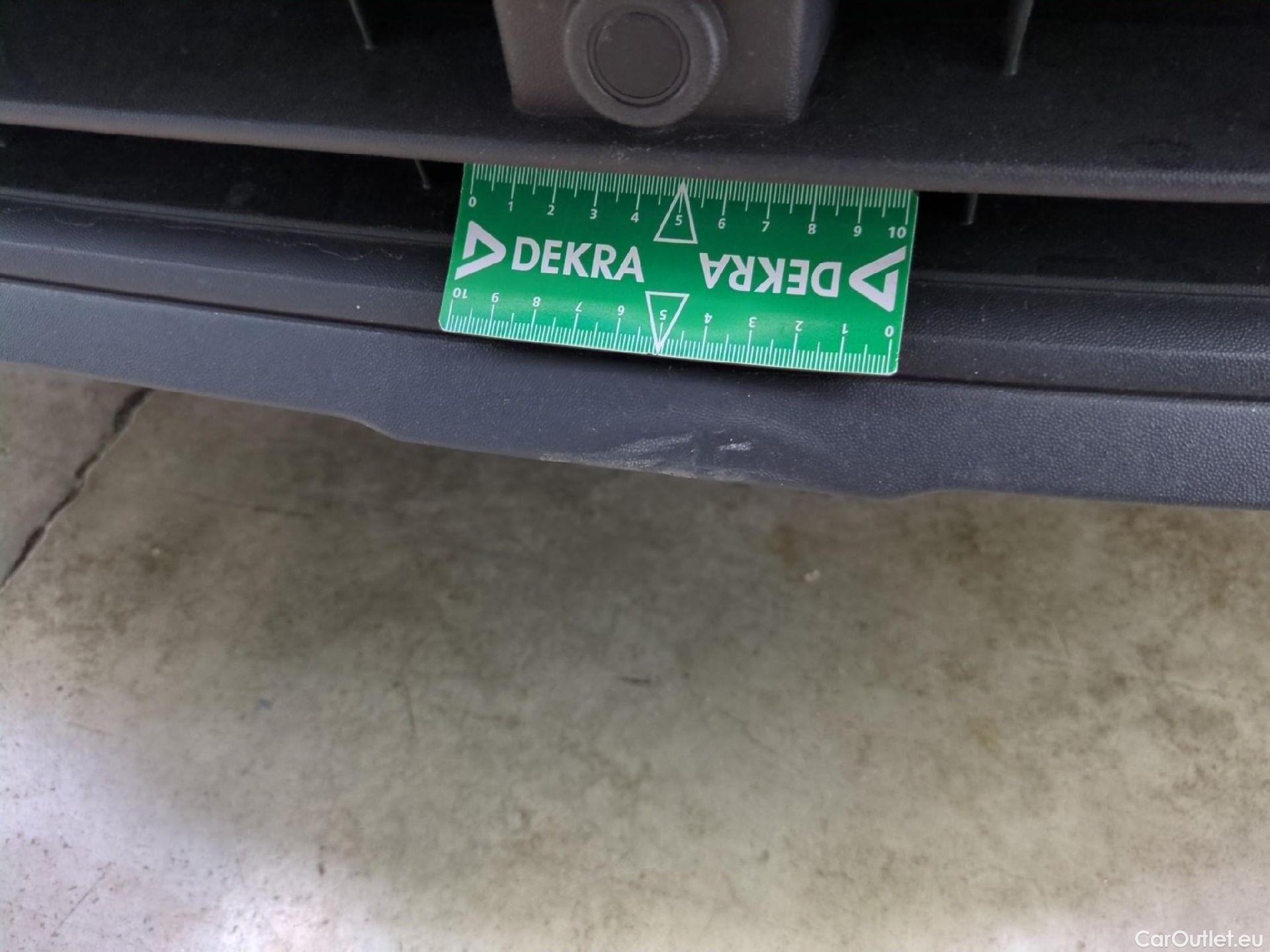  Volkswagen  Tiguan VOLKSWAGEN  / 2020 / 5P / SUV 2.0 TDI 150 DSG7 LIFE PLUS #28