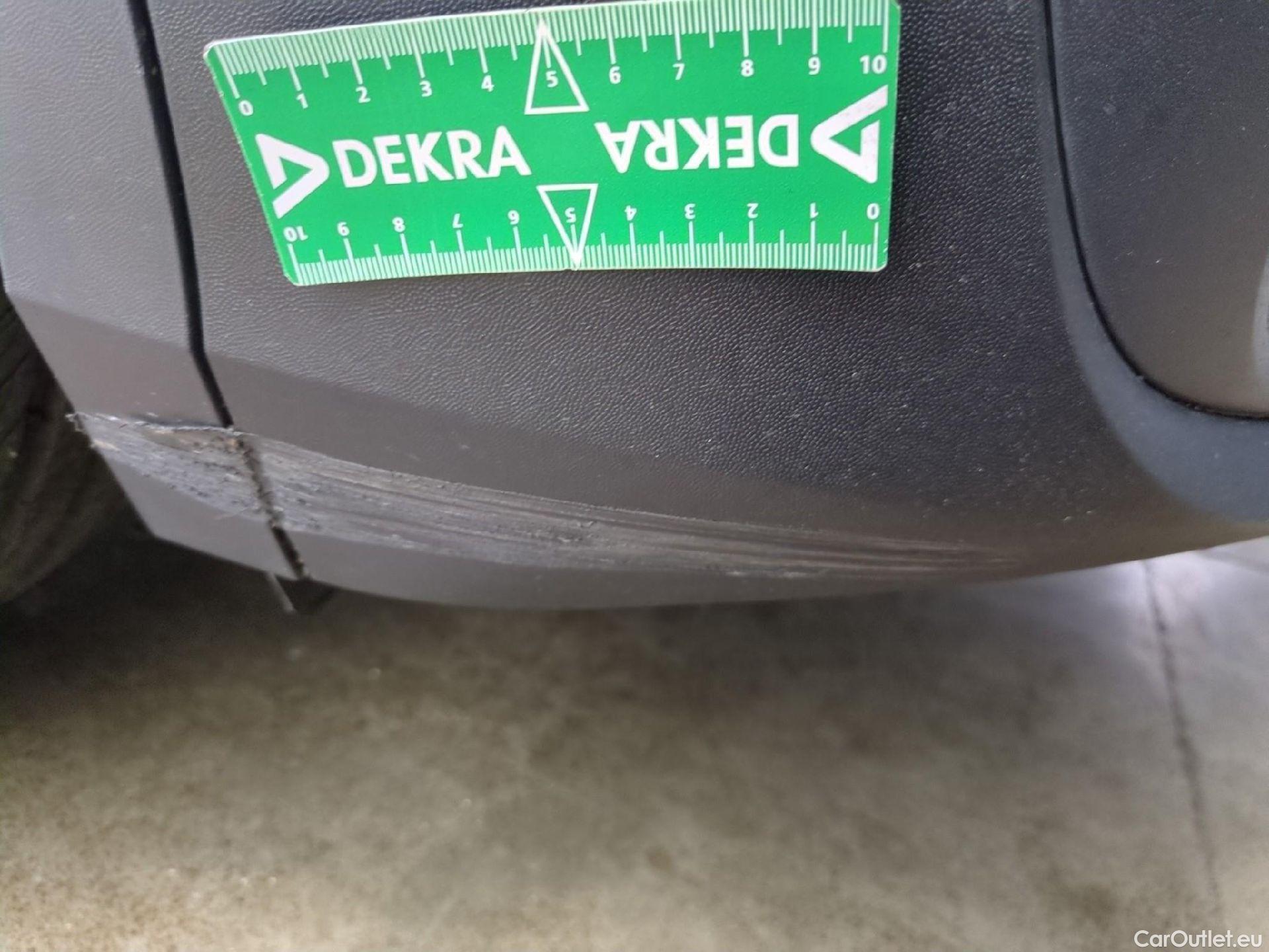  Volkswagen  Tiguan VOLKSWAGEN  / 2020 / 5P / SUV 2.0 TDI 150 DSG7 LIFE PLUS #27