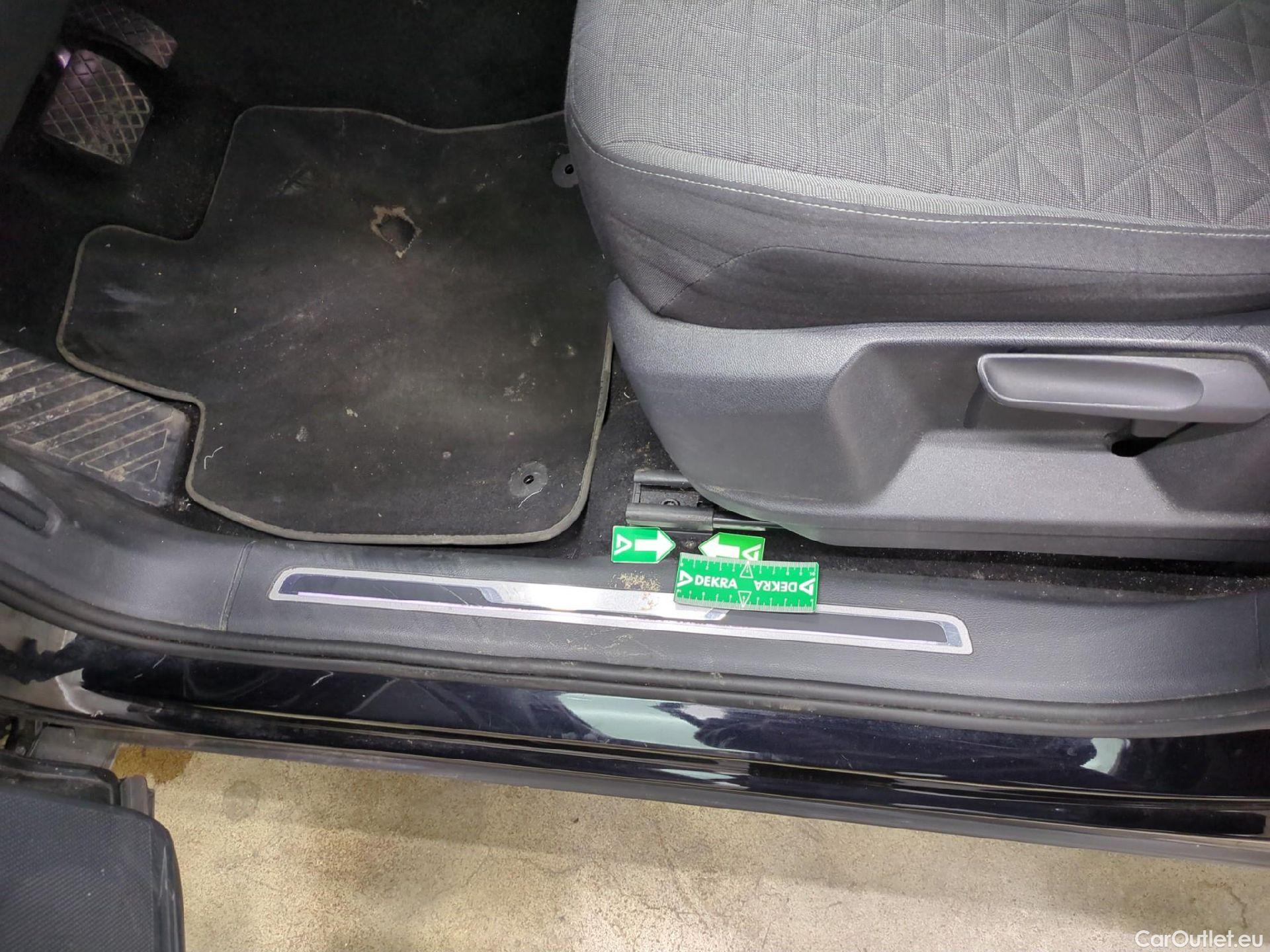  Volkswagen  Tiguan VOLKSWAGEN  / 2020 / 5P / SUV 2.0 TDI 150 DSG7 LIFE PLUS #7