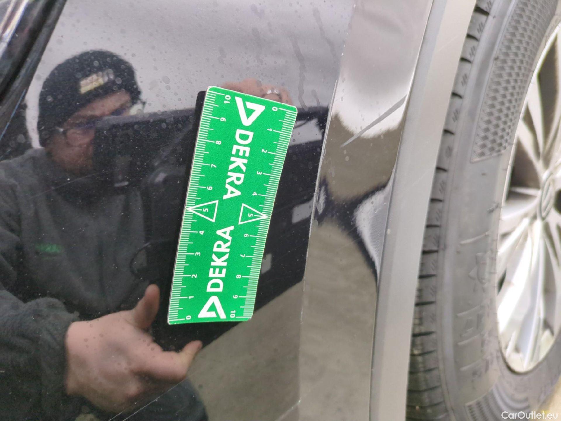  Volkswagen  Tiguan VOLKSWAGEN  / 2020 / 5P / SUV 2.0 TDI 150 DSG7 LIFE PLUS #37