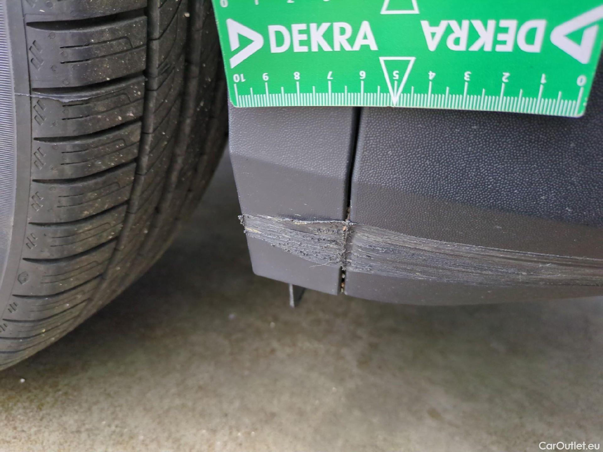  Volkswagen  Tiguan VOLKSWAGEN  / 2020 / 5P / SUV 2.0 TDI 150 DSG7 LIFE PLUS #26