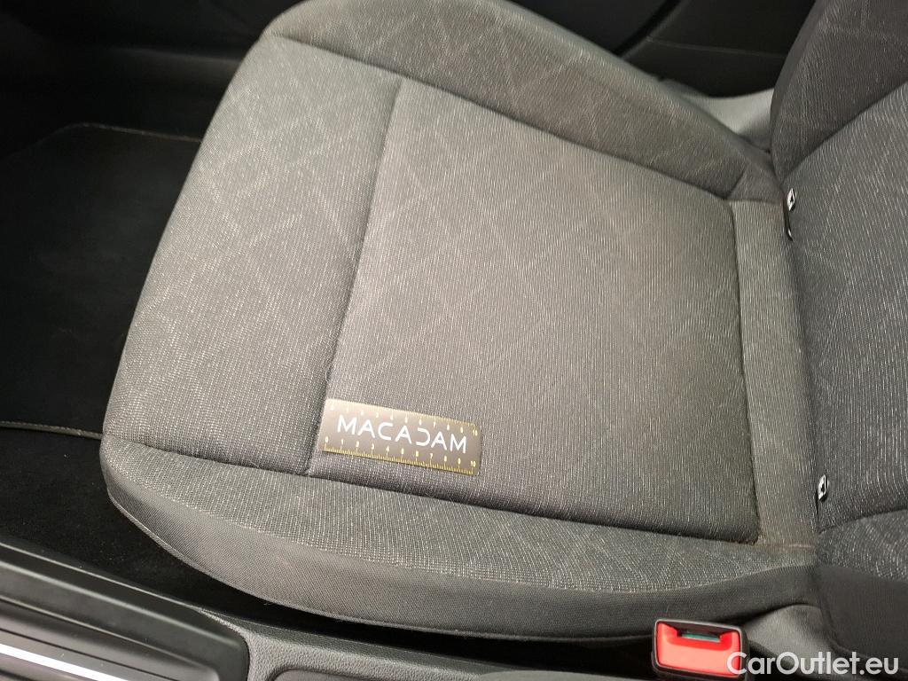  Volkswagen  Golf  VOLKSWAGEN / 2020 / 5P / Berline 2.0 TDI SCR 150 DSG7 Life Busi 1st #16