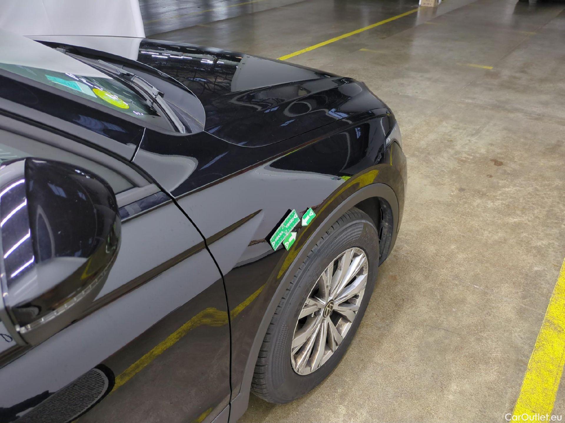  Volkswagen  Tiguan VOLKSWAGEN  / 2020 / 5P / SUV 2.0 TDI 150 DSG7 LIFE PLUS #24