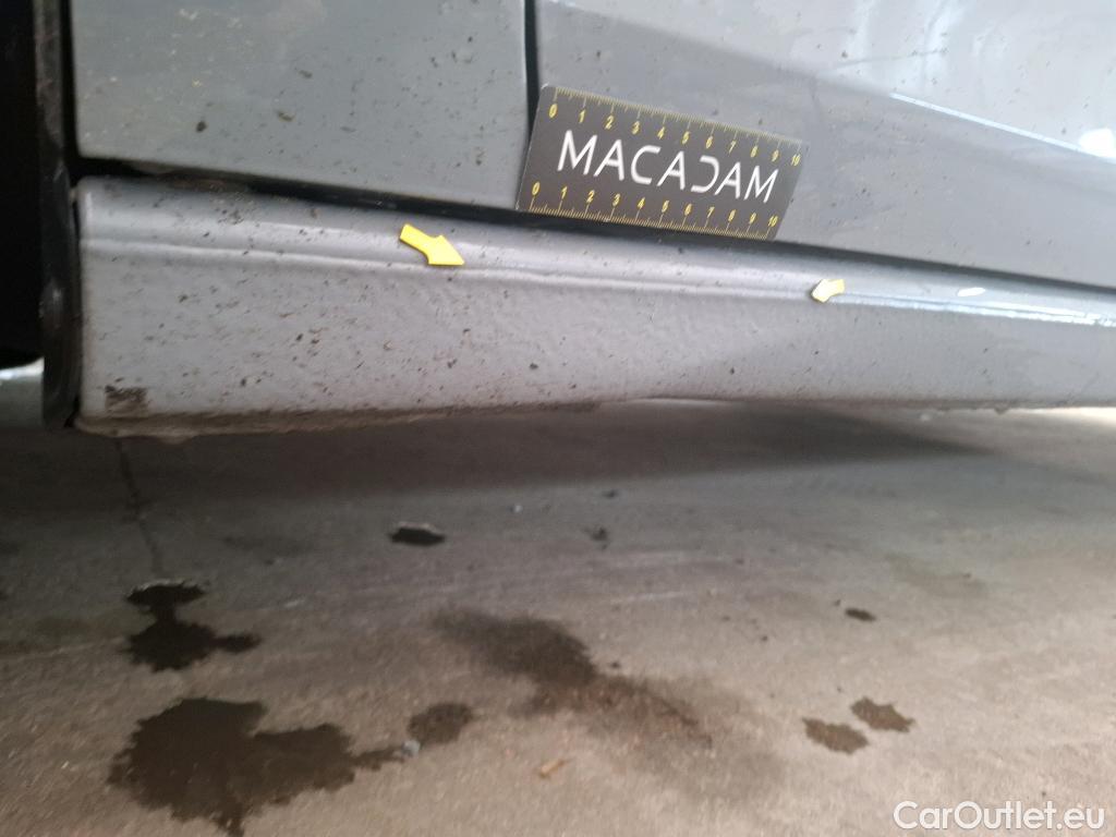  Volkswagen  Golf  VOLKSWAGEN / 2020 / 5P / Berline 2.0 TDI SCR 150 DSG7 Life Busi 1st #3