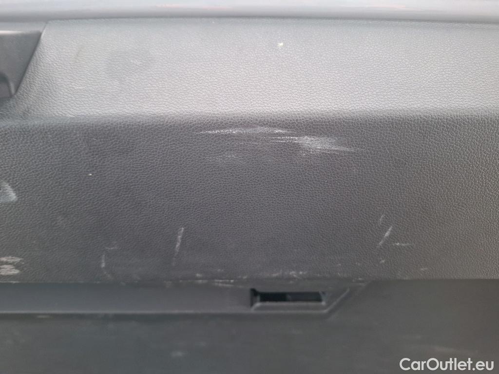  Volkswagen  Golf  VOLKSWAGEN / 2020 / 5P / Berline 2.0 TDI SCR 150 DSG7 Life Busi 1st #9