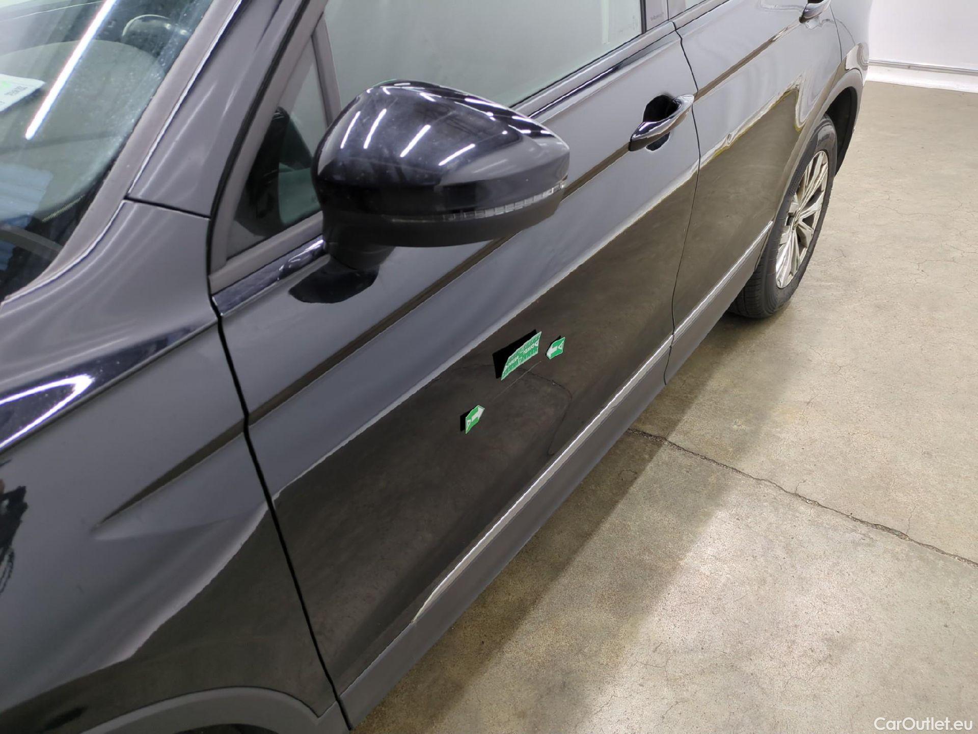  Volkswagen  Tiguan VOLKSWAGEN  / 2020 / 5P / SUV 2.0 TDI 150 DSG7 LIFE PLUS #41