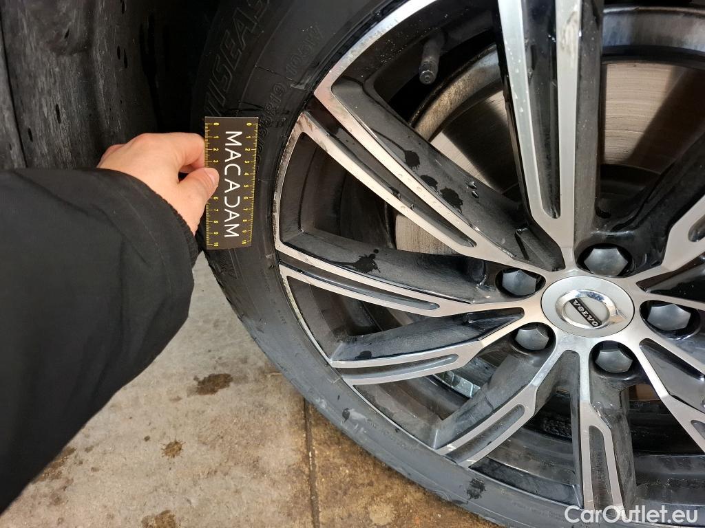  Volvo  XC60 VOLVO  / 2017 / 5P / SUV T8 Twin Engine 390 GT 8 Inscription Luxe #4