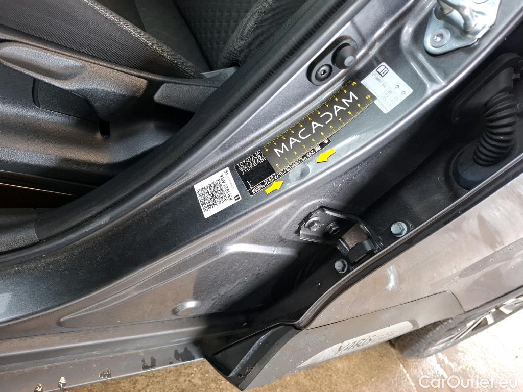  Toyota  Yaris Cross TOYOTA  Hybride / 2021 / 5P / SUV 1.5 HYBRID 116H DESIGN AUTO #2