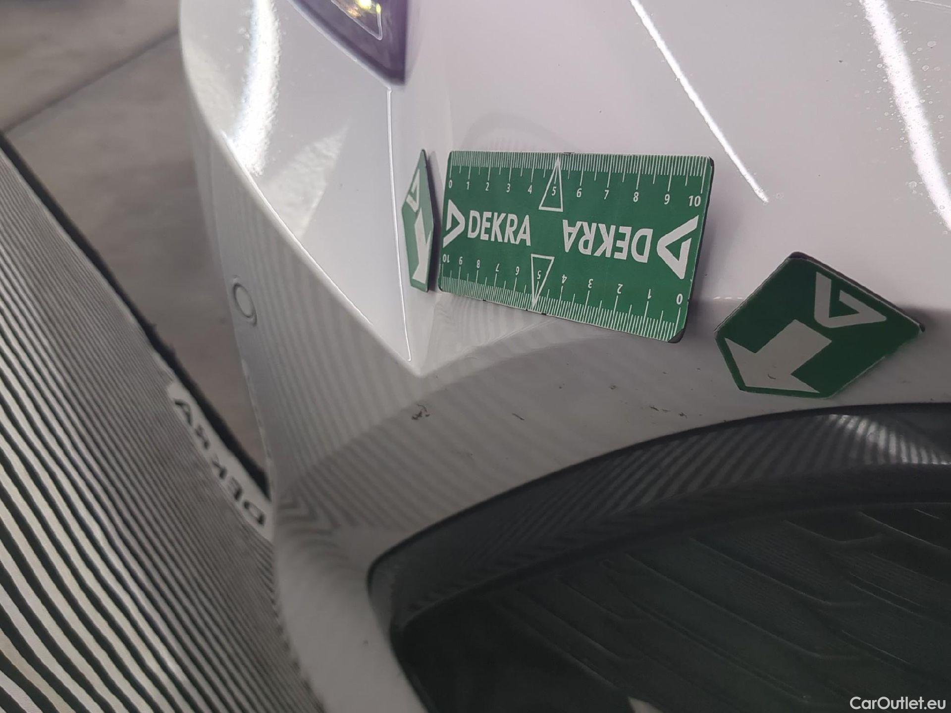  Toyota  Corolla TOYOTA  / 2018 / 5P / Berline Hybride 122h Dynamic Business #9