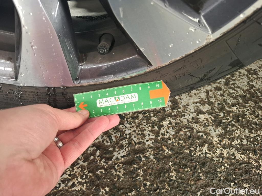  Renault  Megane RENAULT Mégane Estate / 2020 / 5P / Break techno TCe 140 EDC #10