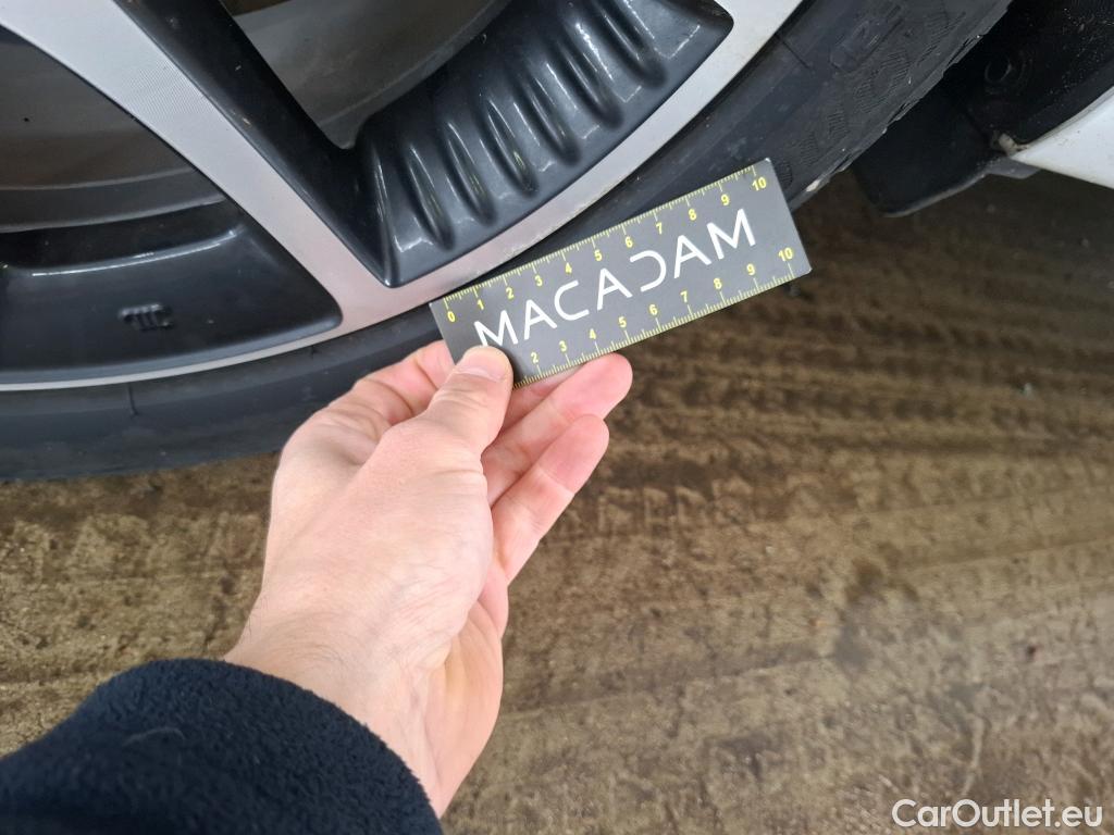  Toyota  Yaris TOYOTA  Hybride / 2019 / 5P / Berline Hybride 116h Collection #9