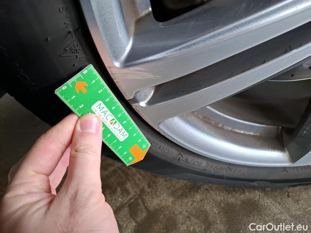  Mercedes  G-Klasee MERCEDES-BENZ GLC / 2019 / 5P / SUV 2.0 GLC 300 E BUSINESS LINE 4MATIC #26