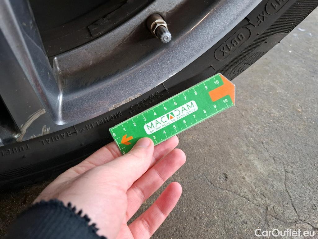  Mercedes  G-Klasee MERCEDES-BENZ GLC / 2019 / 5P / SUV 2.0 GLC 300 E BUSINESS LINE 4MATIC #28