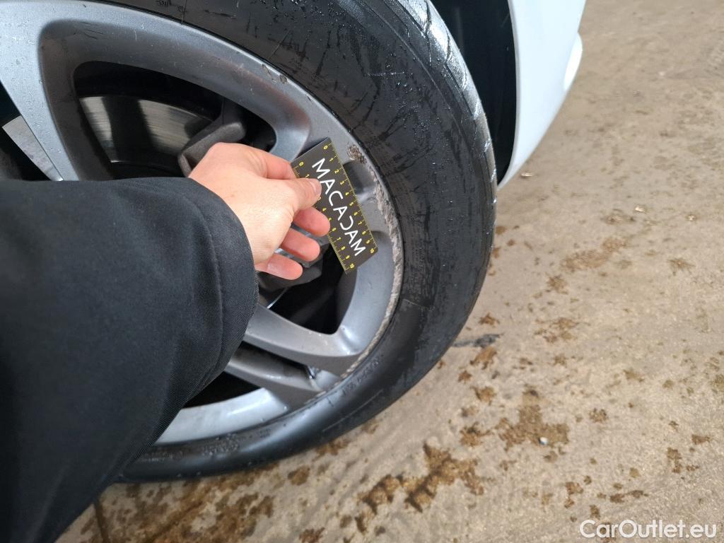  Mercedes  A-Klasse MERCEDES-BENZ Classe A Berline / 2018 / 4P / Berline A 180 d Business Line 7G-DCT #10