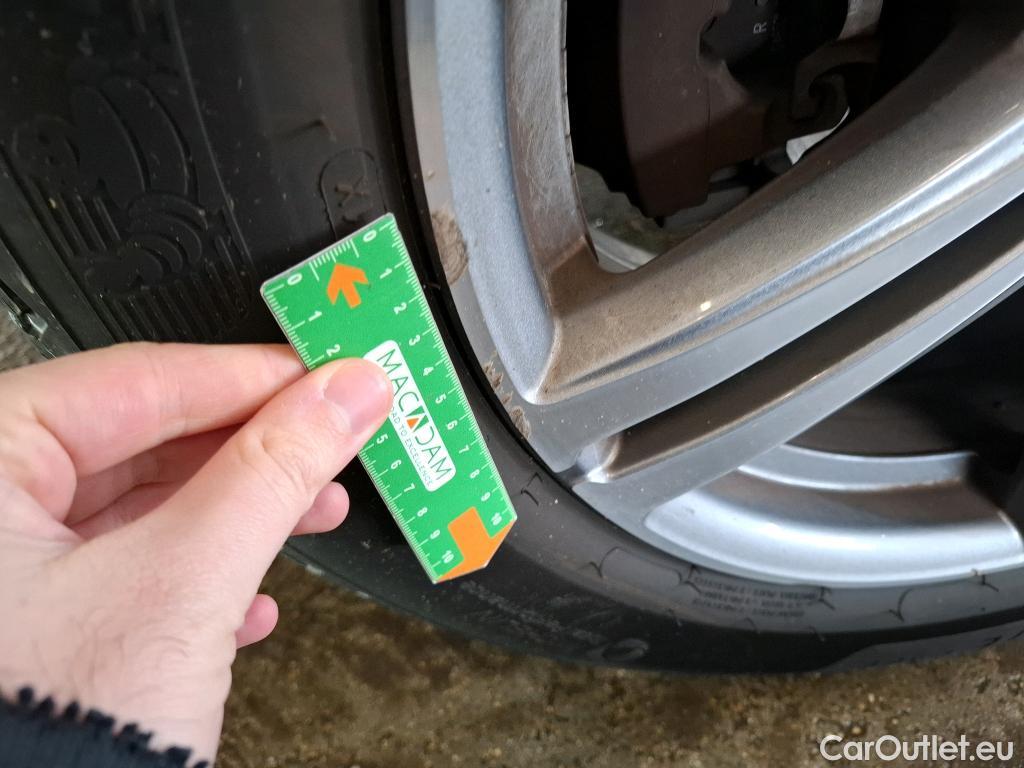  Mercedes  G-Klasee MERCEDES-BENZ GLC / 2019 / 5P / SUV 2.0 GLC 300 E BUSINESS LINE 4MATIC #34