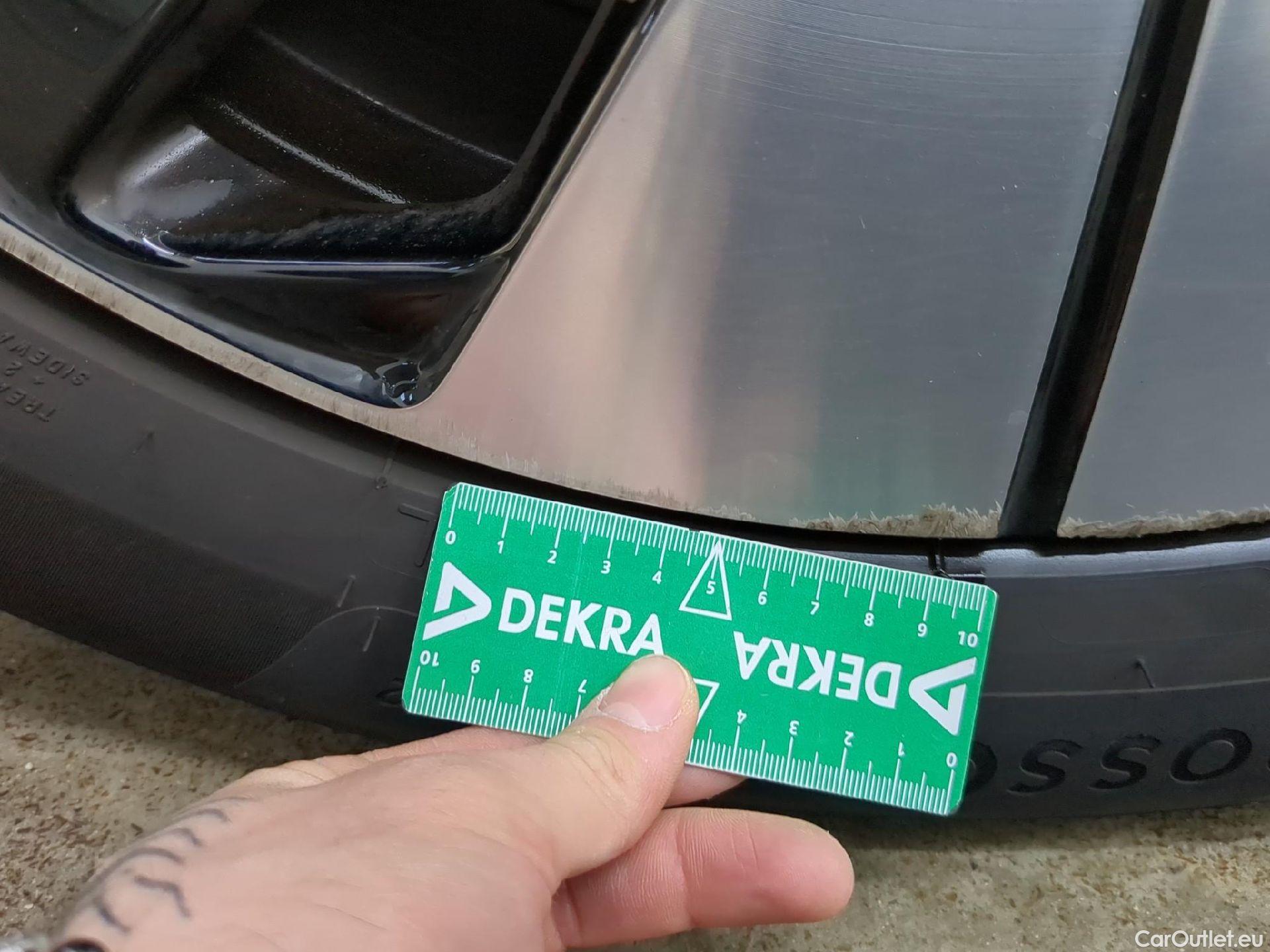  Volvo  XC 40 VOLVO XC40 / 2022 / 5P / SUV Recharge T4 211 DCT7 Start #5