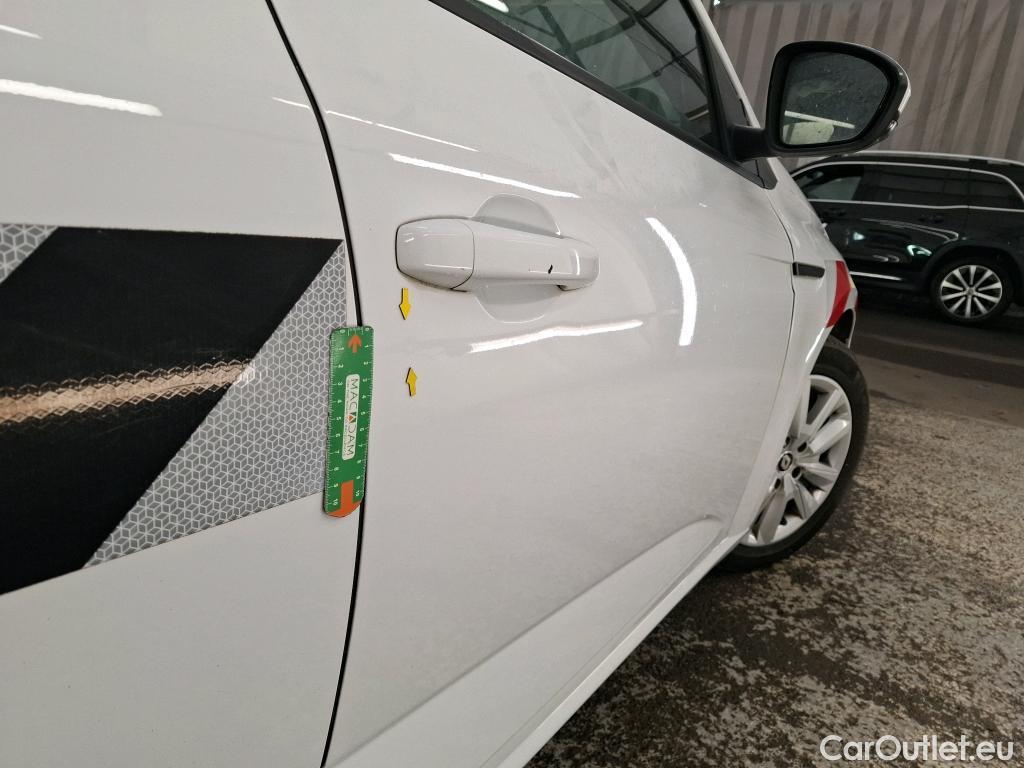  Renault  Megane RENAULT Mégane Société / 2020 / 5P / Berline Air Nav réversible Blue dCi 115 - 21N #18