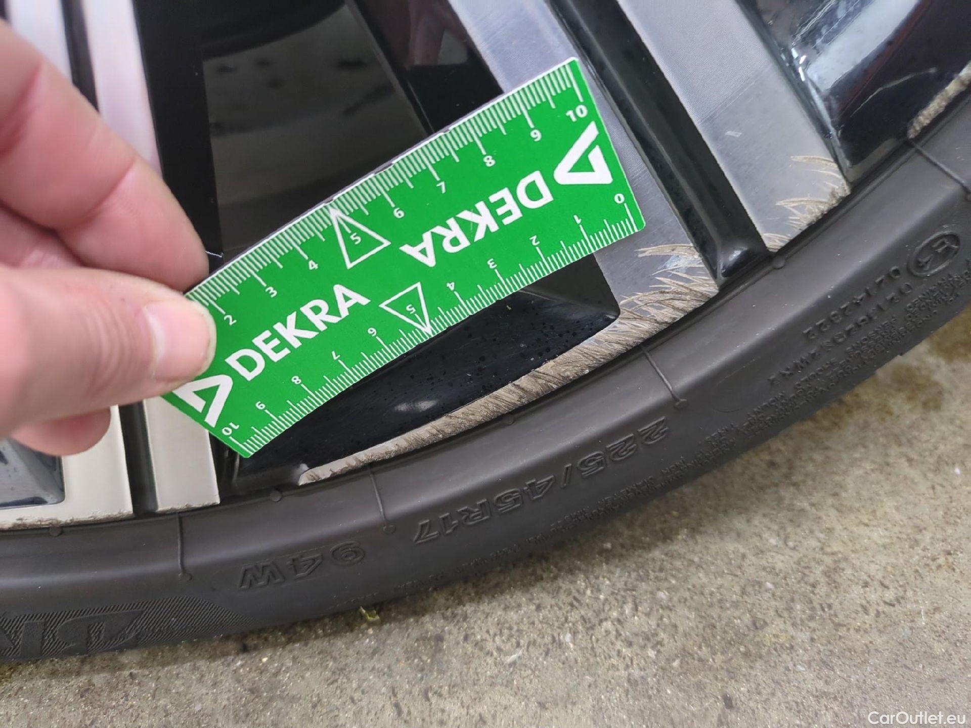  Toyota  Corolla  / 2018 / 5P / Berline Hybride 122h Design / TRANSFO VP VF #10