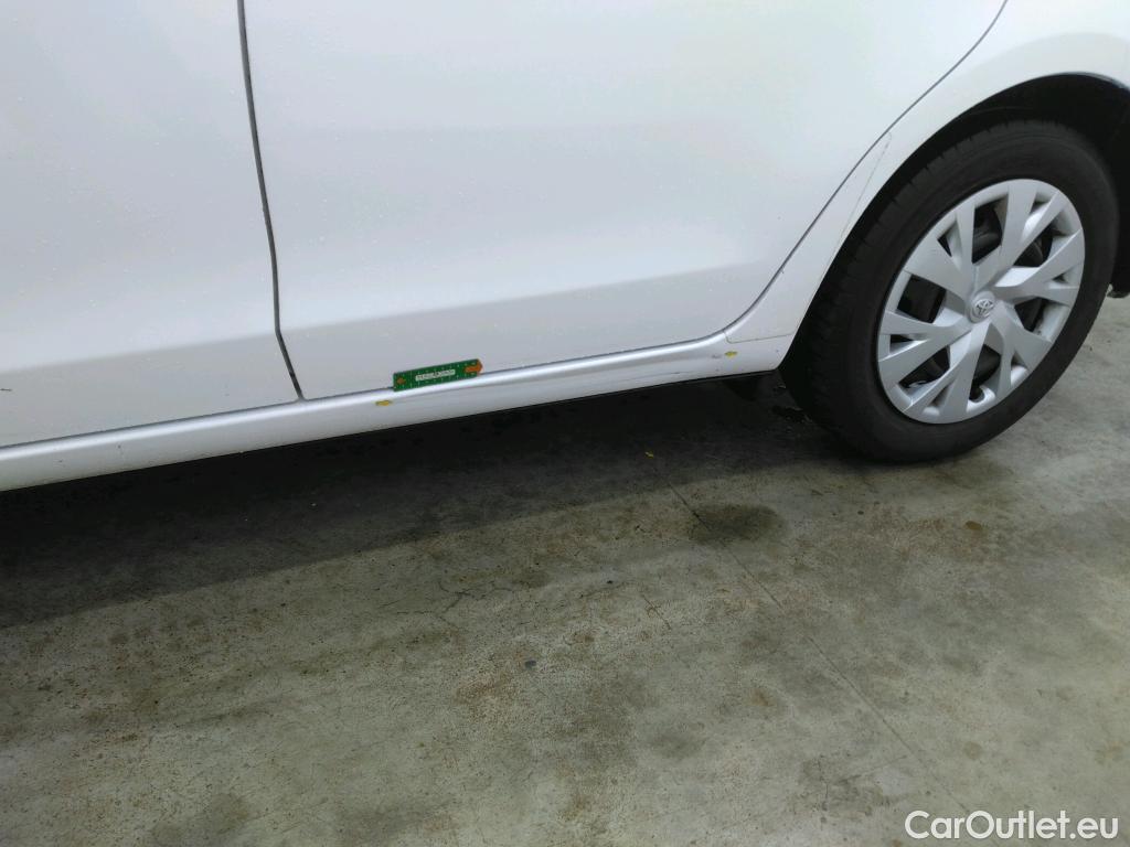  Toyota  Yaris  Hybride Affaires / 2017 / 5P / Berline / VU 1.5 VVT-I HYBRID AUTO France Business  #4