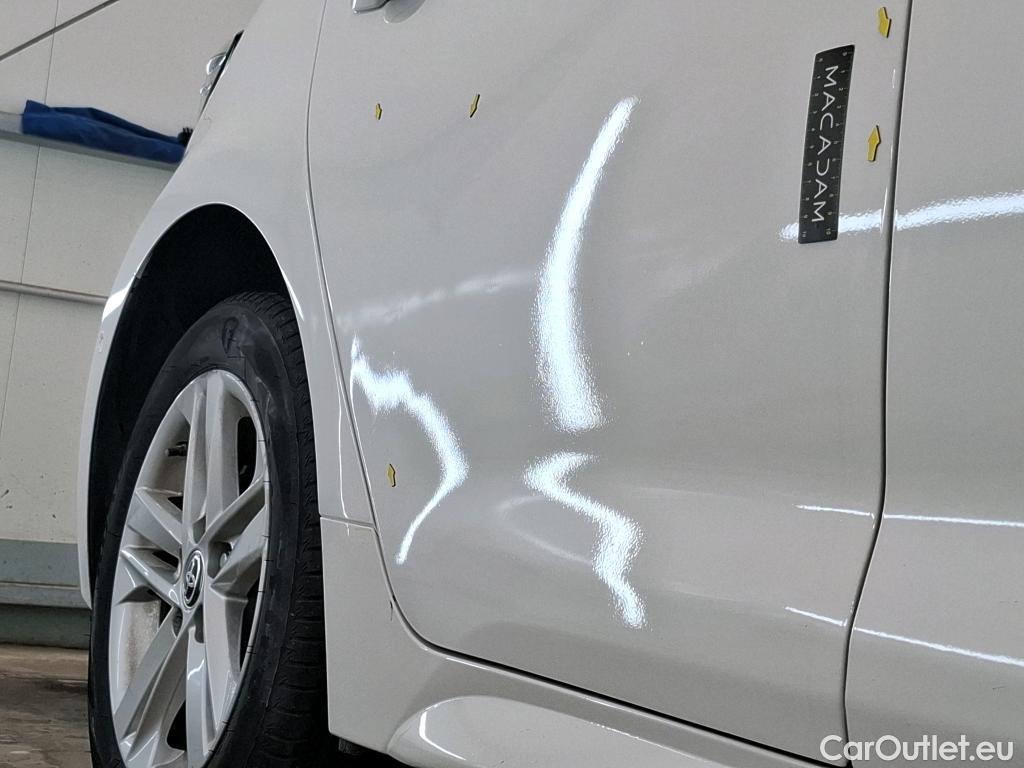  Toyota  Corolla TOYOTA  / 2018 / 5P / Berline Hybride 122h Dynamic Business Stage Acad #24