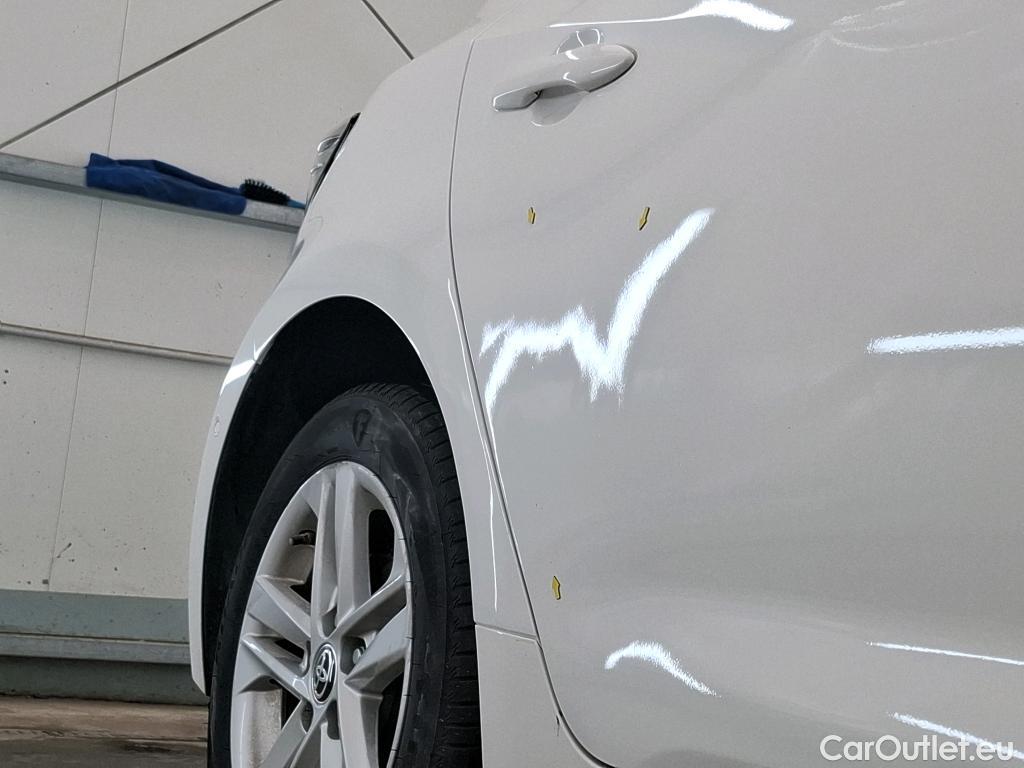  Toyota  Corolla TOYOTA  / 2018 / 5P / Berline Hybride 122h Dynamic Business Stage Acad #26