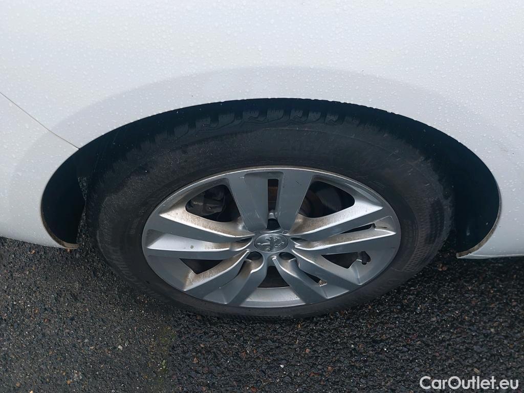  Peugeot  308 PEUGEOT  SW / 2017 / 5P / Break PureTech 110 S&S SW ACTIVE #9