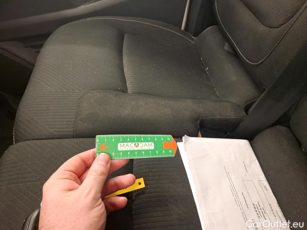  Renault  Trafic  III Fourgon L2H1 3T Grand Confort 2.0 dCi 130CV BVM6 E6d #25