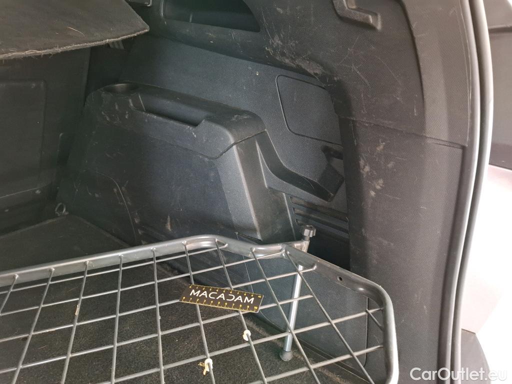  Peugeot  5008  Active Pack 1.5 HDi 130CV BVA8 7 Sieges E6d #17