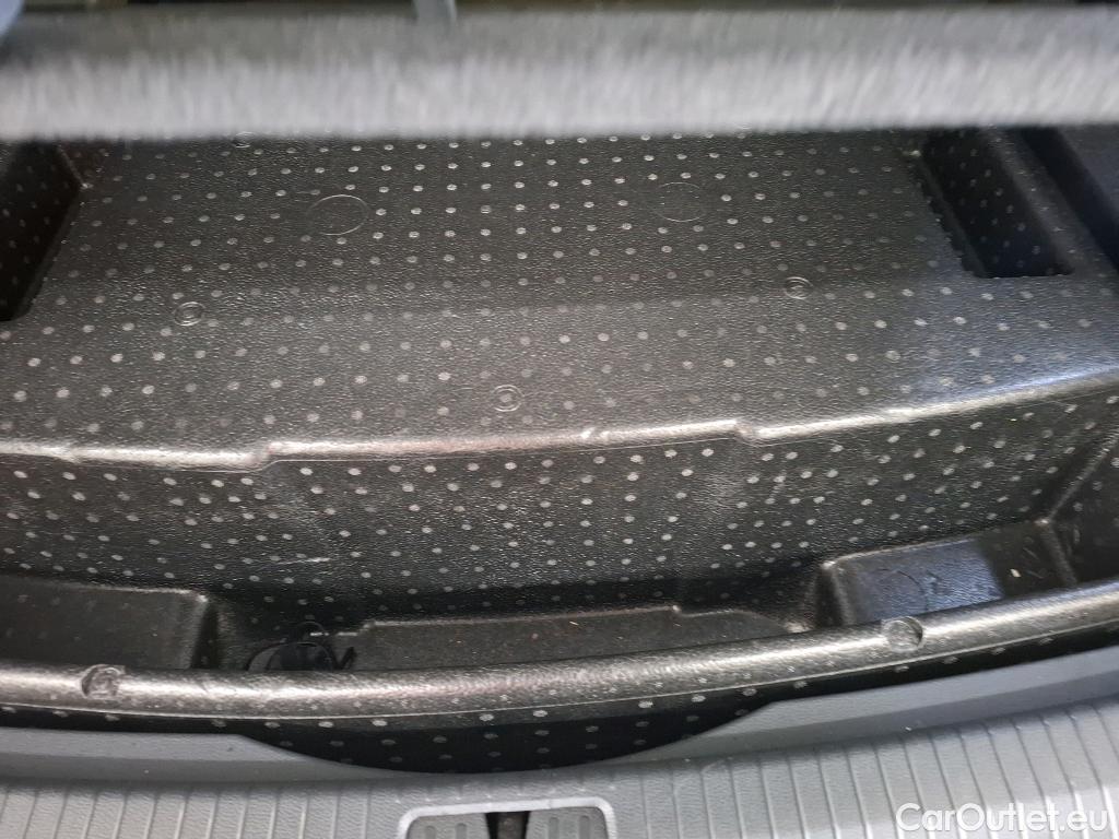  Volkswagen  Tiguan VOLKSWAGEN  / 2020 / 5P / SUV 1.4 eHybrid 245 DSG6 Elegance #9