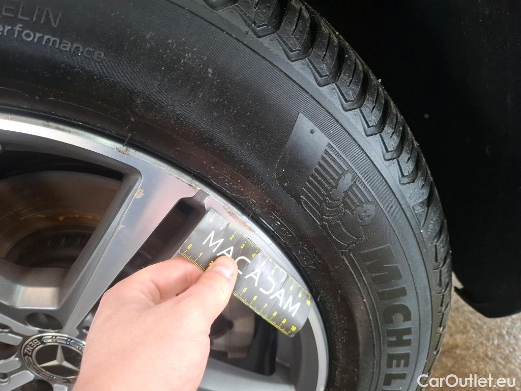  Mercedes  G-Klasee MERCEDES-BENZ GLC / 2019 / 5P / SUV GLC 300 e Business Line 4Matic #31