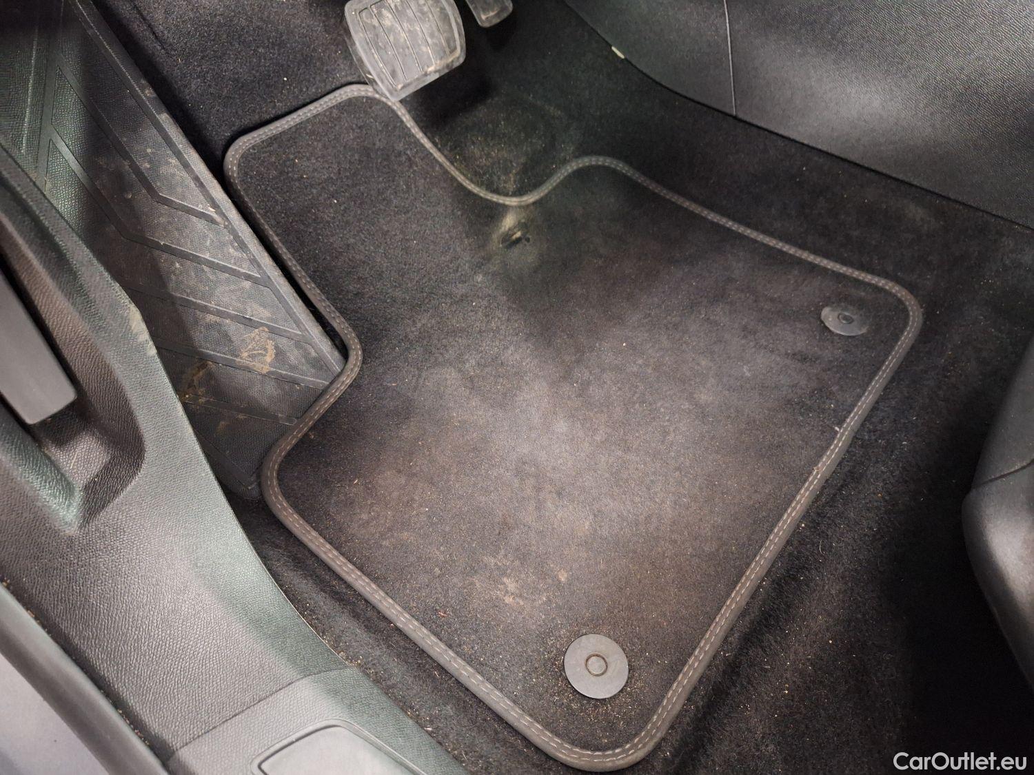  Peugeot  5008 Peugeot,  FL'20, Peugeot  1.5 BlueHDi 96kW S&S EAT8 Allure Pack #63