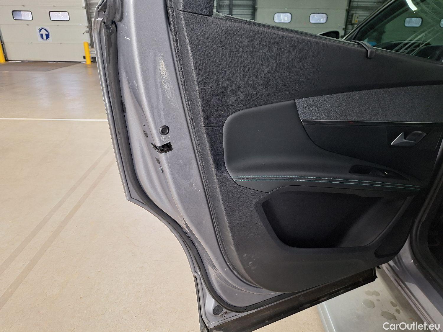  Peugeot  5008 Peugeot,  FL'20, Peugeot  1.5 BlueHDi 96kW S&S EAT8 Allure Pack #44