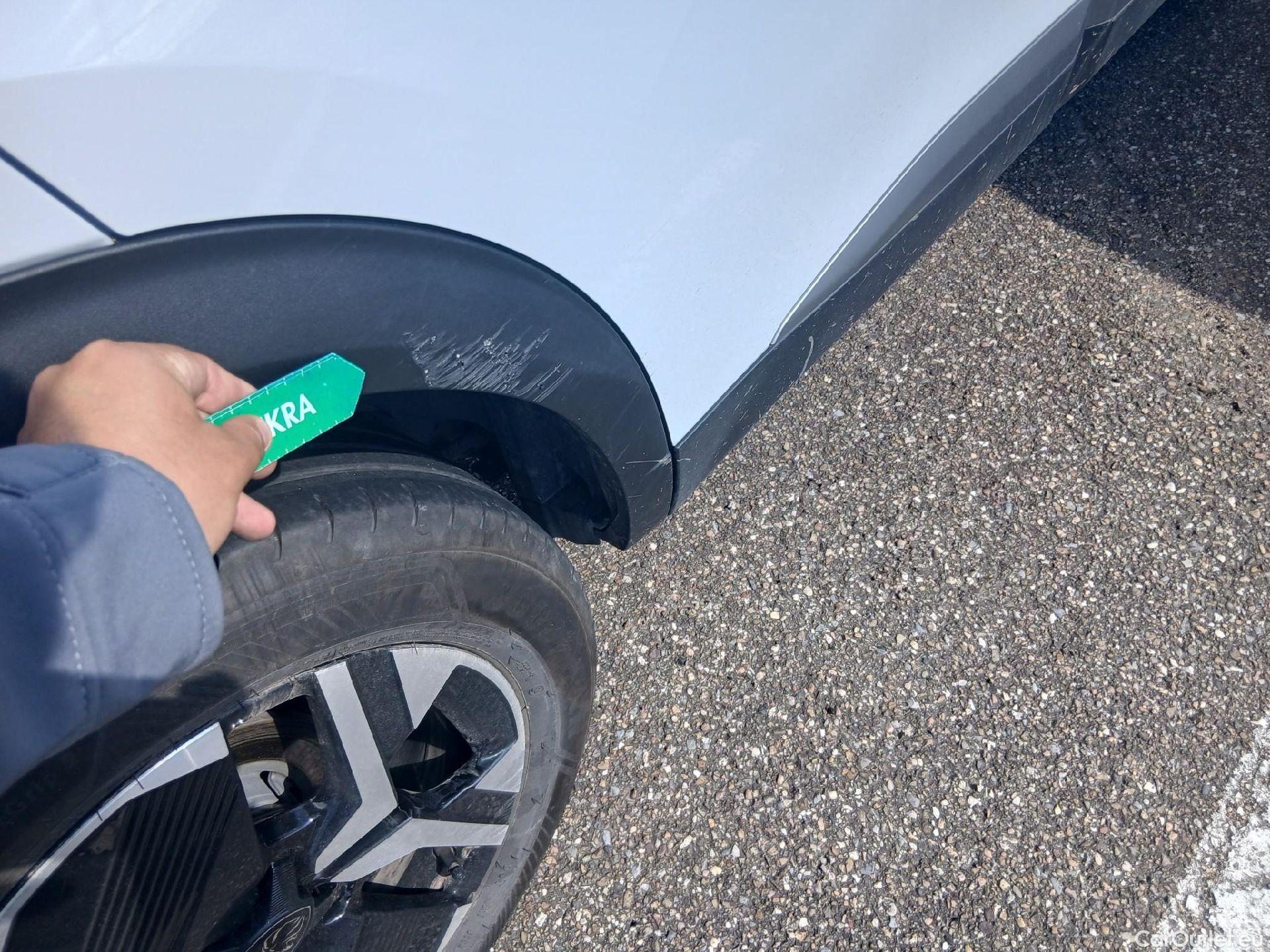  Peugeot  2008 PEUGEOT  / 2023 / 5P / todoterreno GT BlueHDI 130 S&S EAT8 #18