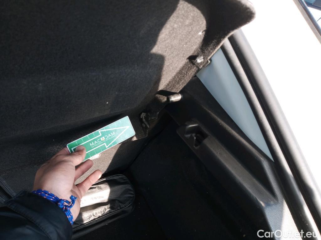  Opel  Corsa OPEL  1.2T XHL 74kW (100CV) Elegance #2