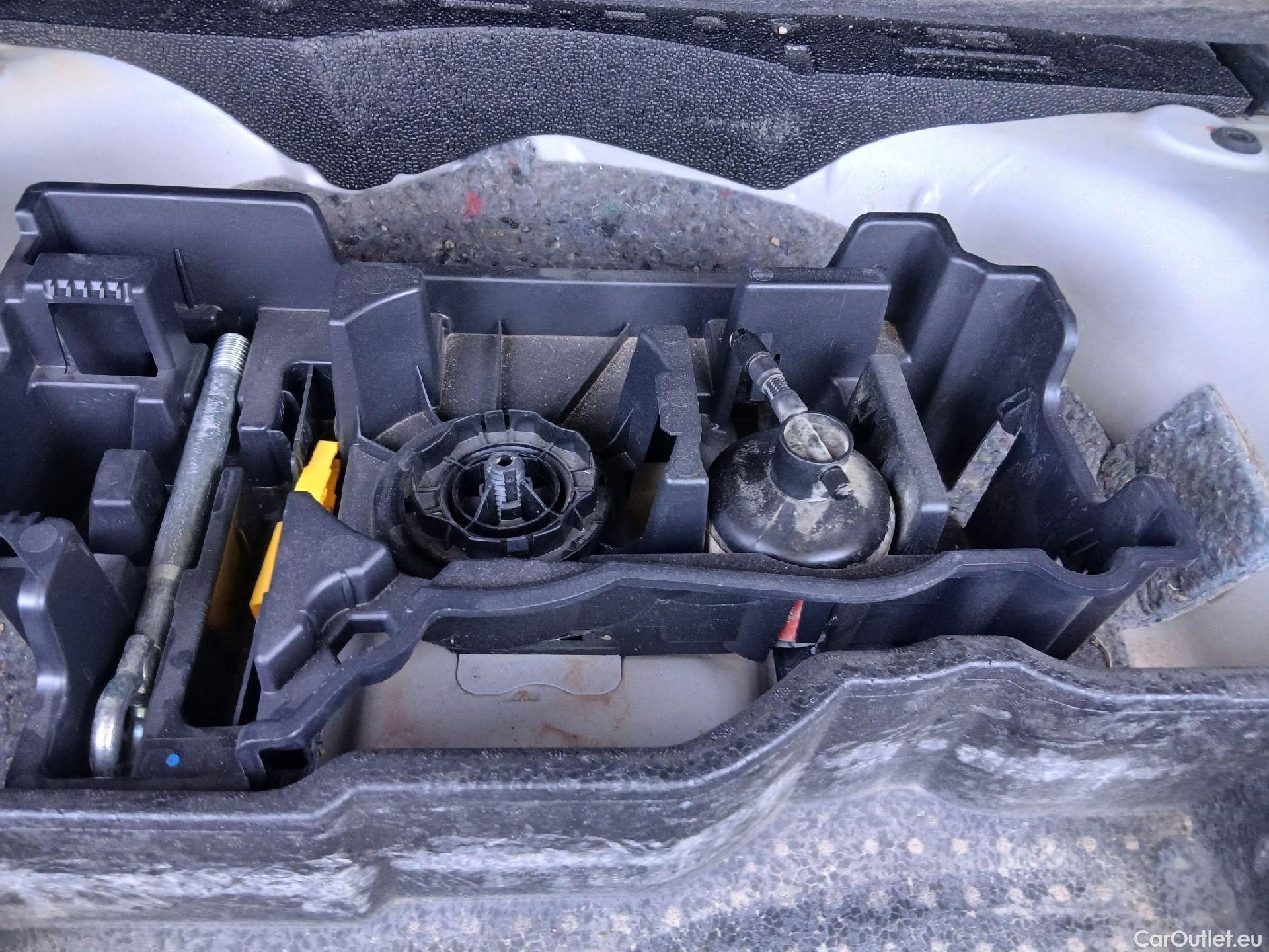  Peugeot  2008 PEUGEOT  / 2019 / 5P / todoterreno Active Pack BlueHDI 81kW (110CV) #3