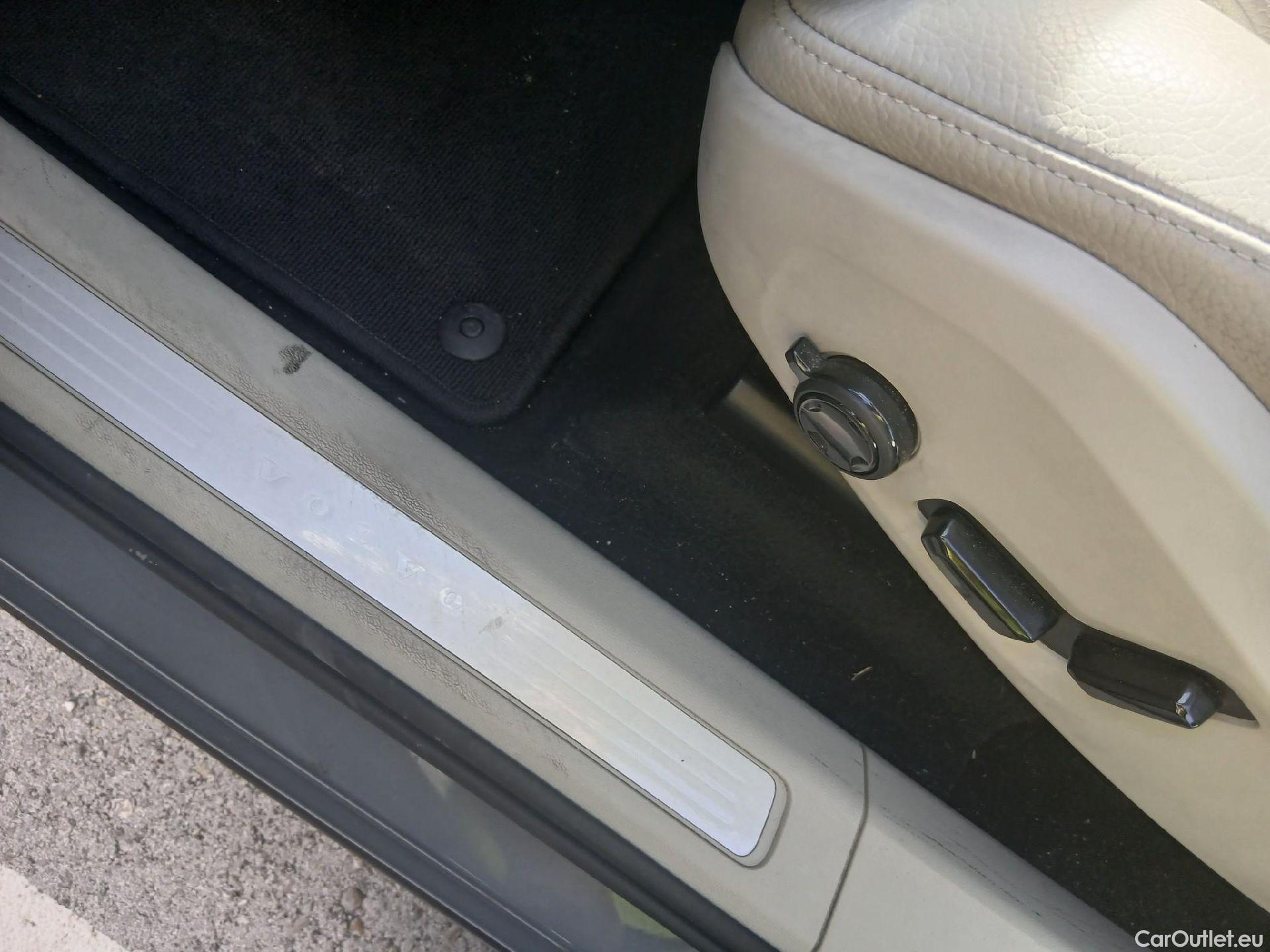  Volvo  XC60 VOLVO  / 2017 / 5P / todoterreno 2.0 B4 D Inscription Auto #2