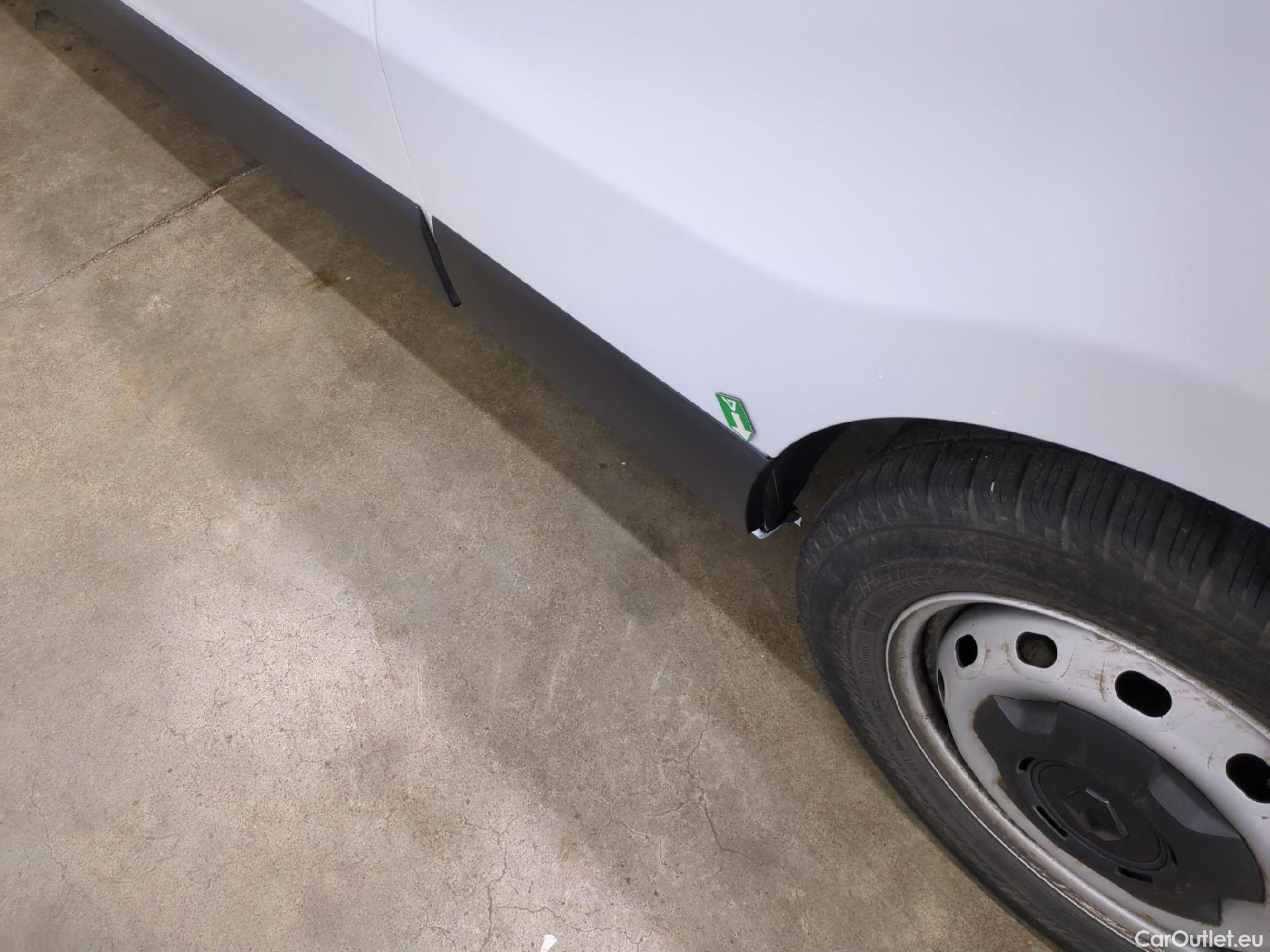  Renault  Trafic  III Fourgon L2H1 3T Confort 2.0 dCi 130CV BVM6 E6d #30