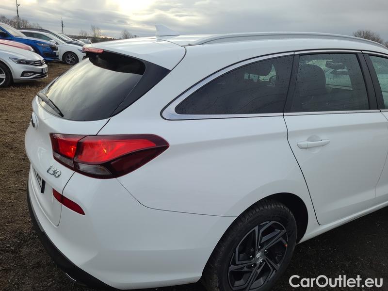  Hyundai  i30  (PD)(01.2017  ->)  kom.1.0TGDI 120 Smart #15