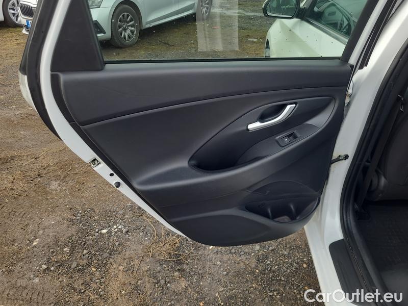  Hyundai  i30  (PD)(01.2017  ->)  kom.1.0TGDI 120 Smart #11