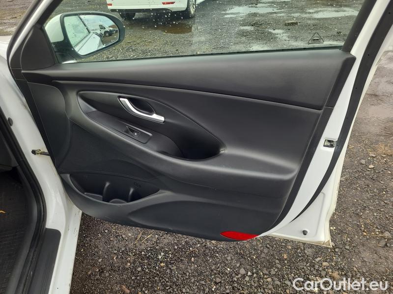  Hyundai  i30  (PD)(01.2017  ->)  kom.1.0TGDI 120 Smart #20