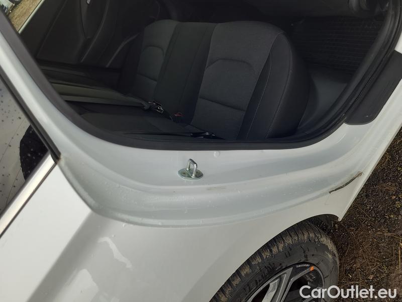  Hyundai  i30  (PD)(01.2017  ->)  kom.1.0TGDI 120 Smart #16