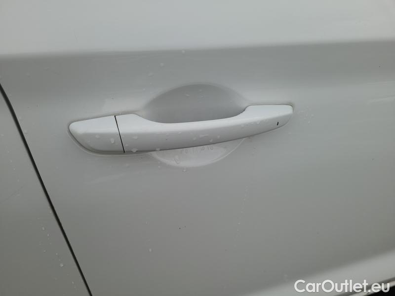  Hyundai  i30  (PD)(01.2017  ->)  kom.1.0TGDI 120 Smart #18