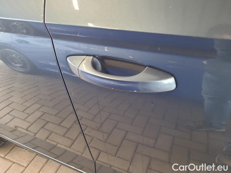  Skoda  Fabia  Combi (2015)  Com 1.0TSI 81 Ambition #19